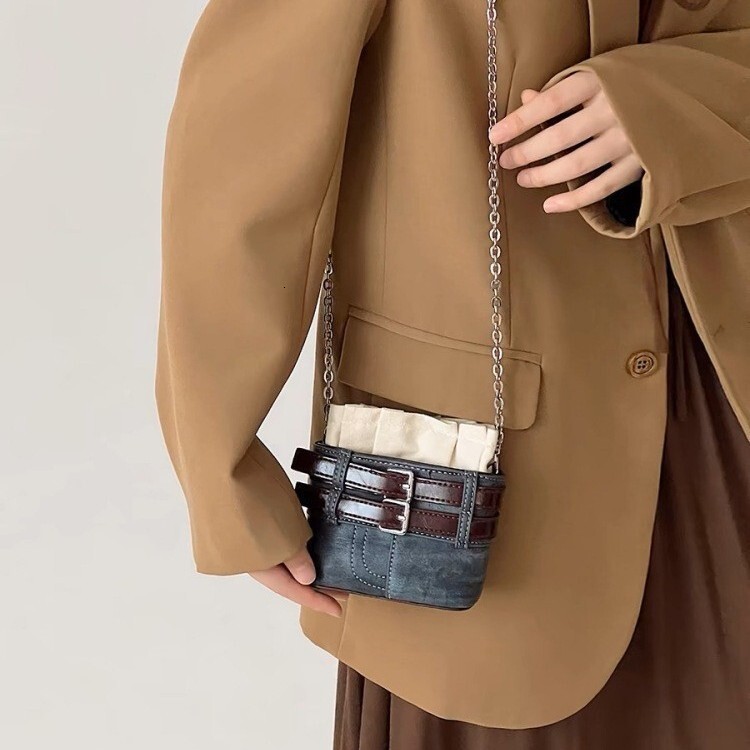 New Women s Crossbody Bag Retro Chain Mini Mouth Red Envelope Fashionable Women s Shoulder Bag Autumn New Designer Bag