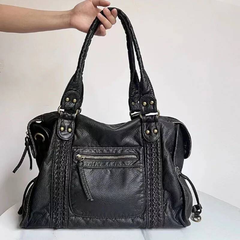 Vintage Large Capacity Women Shoulder Bags Retro Rivet Lady Handbags Tote Soft Pu Leather Crossbody Bag