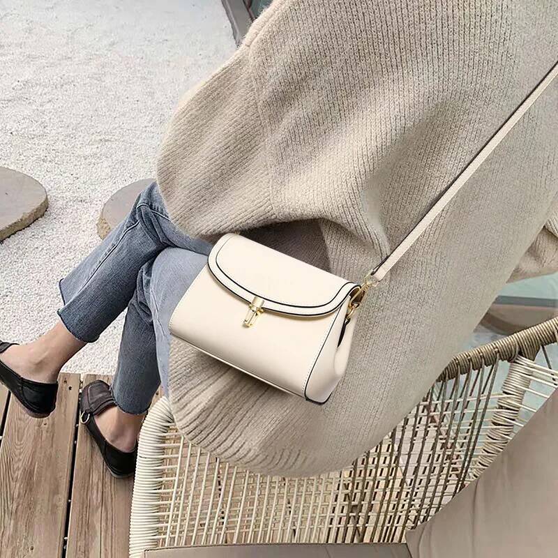 Bags women's summer versatility popular this year, niche design is high-end, and the new commuter crossbody bag trend in 2025