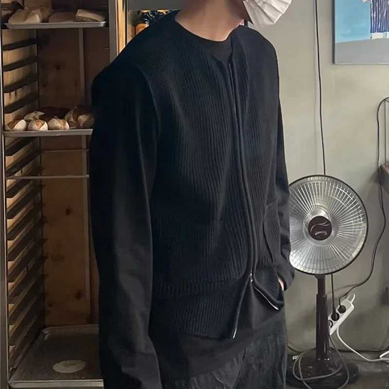 Knitted Zippers Cardigan Sweater Vest Men Sleeveless Casual Loose Streetwear O Neck Solid Color Coat Luxury ClothingXJ250904