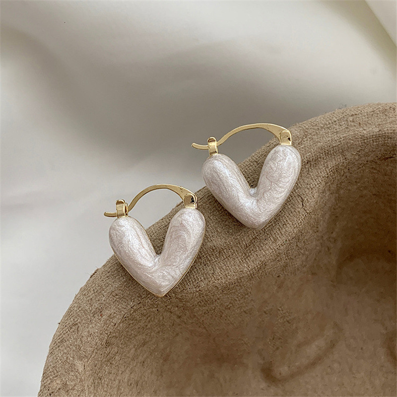 Earrings for Women New Trendy High-End Peach Heart Jewelry Niche Design Sense Light Fashionable Ear Clips