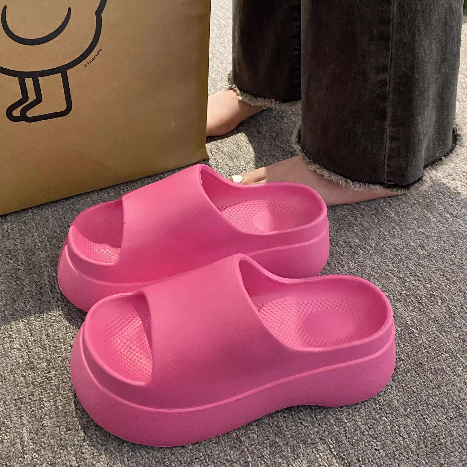 2025 designer's new thick soled height increasing women's slippers