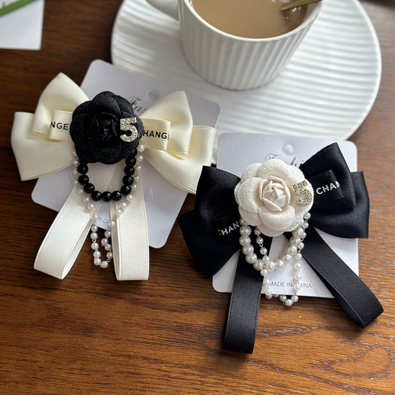 Korean Fabric Art Bow Tie Brooches Camellia Flower Crystal Pearl Tassel Lpael Pins Shirt Collar Fashion Jewelry Gifts for Women