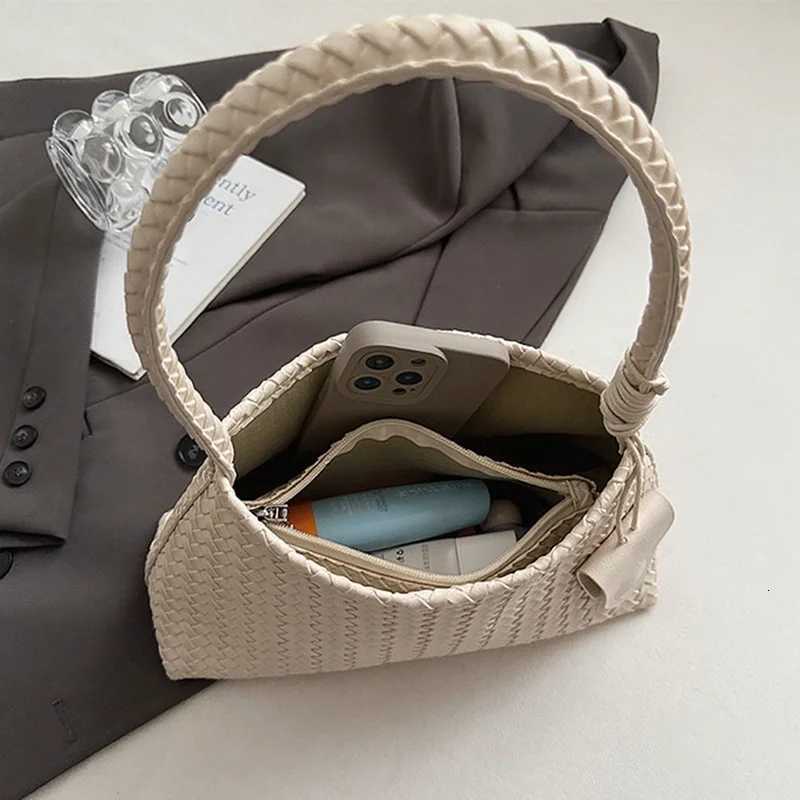 2025 AutumnWinter New Knitted Pattern Handbag Water Bucket Underarm Bag WomenS Single Shoulder Bun Package Z250903