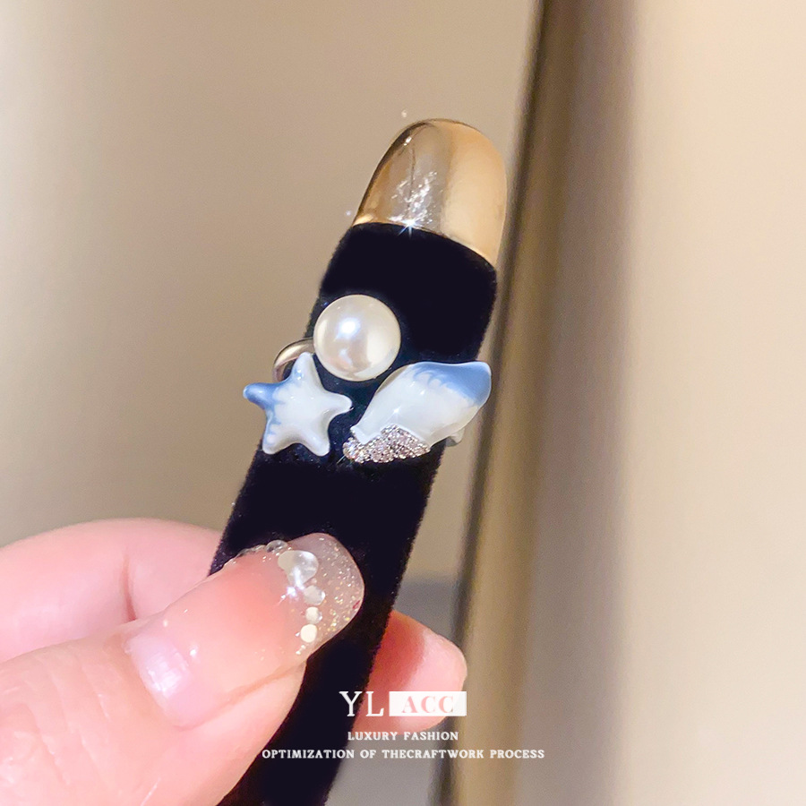 Silver Tone Shell & Crystal Ring With Chain Detail Sea-Inspired Sweet Delicate Style Daily & Vacation Wear Gift For Her Unique Beachy Jewelry