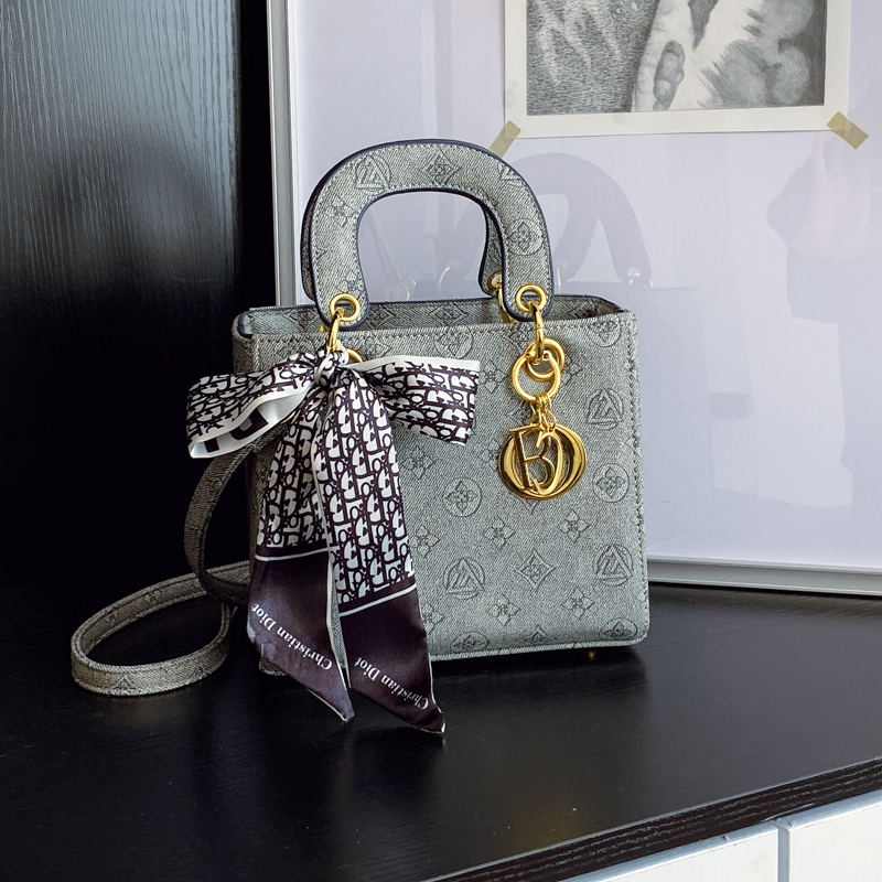 Niche 2025 new women's luxury handbag casual shoulder crossbody bag fashionable handbag multifunctional daily casual versatile crossbody bag