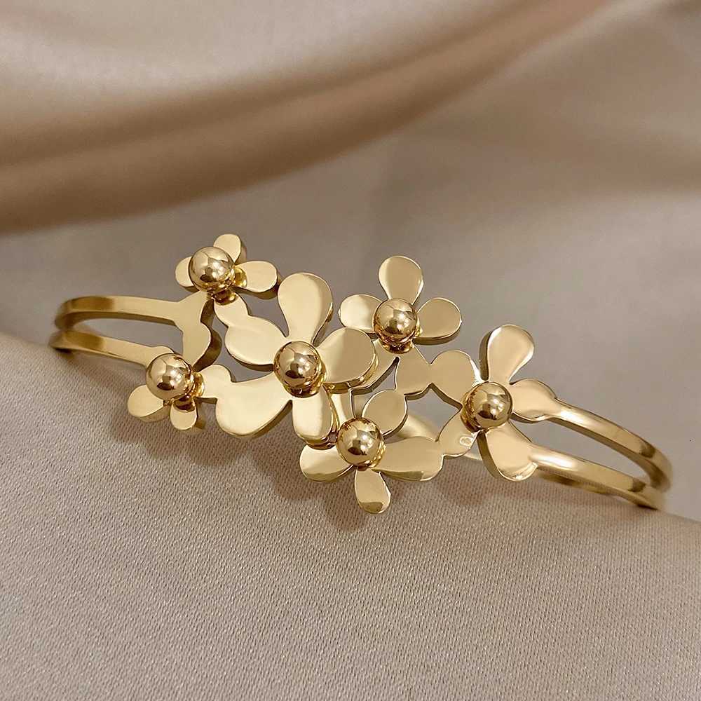 Fashion Stereo wer Cuff Bracelet Bangle For Women Girls Elegant Gold Color ral Decor Opening Bracelet Jewelry Gift For Her Y250904