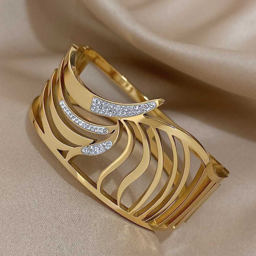 Irregular Geometric Inlaid Rhinestone Chunky Bracelet for Women Unique Design Stainless Steel Cuff Bangles Waterproof Jewelry Y250904