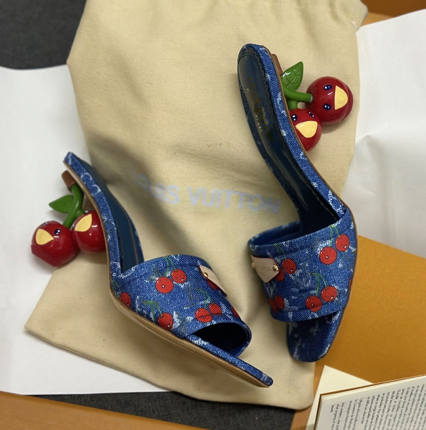 Women cherry sliders mirror quality designer slides mules luxury flats shoes brown white cherry letter mule sunny slippers slide mule
