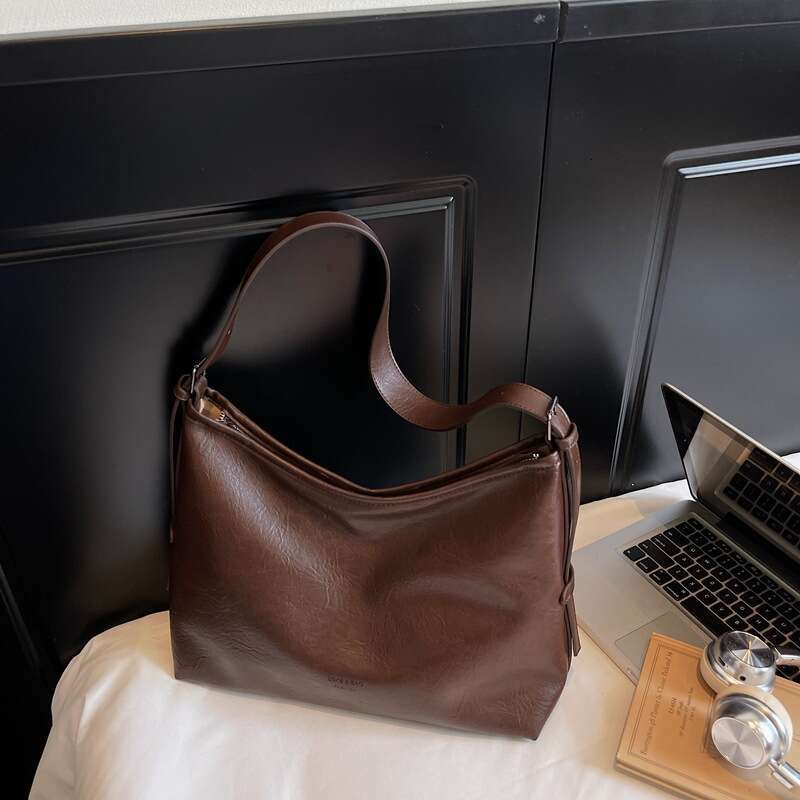 Simple Elegant Niche Casual Single Shoulder 2025 New Women's Korean Version Large Capacity Bucket Bag