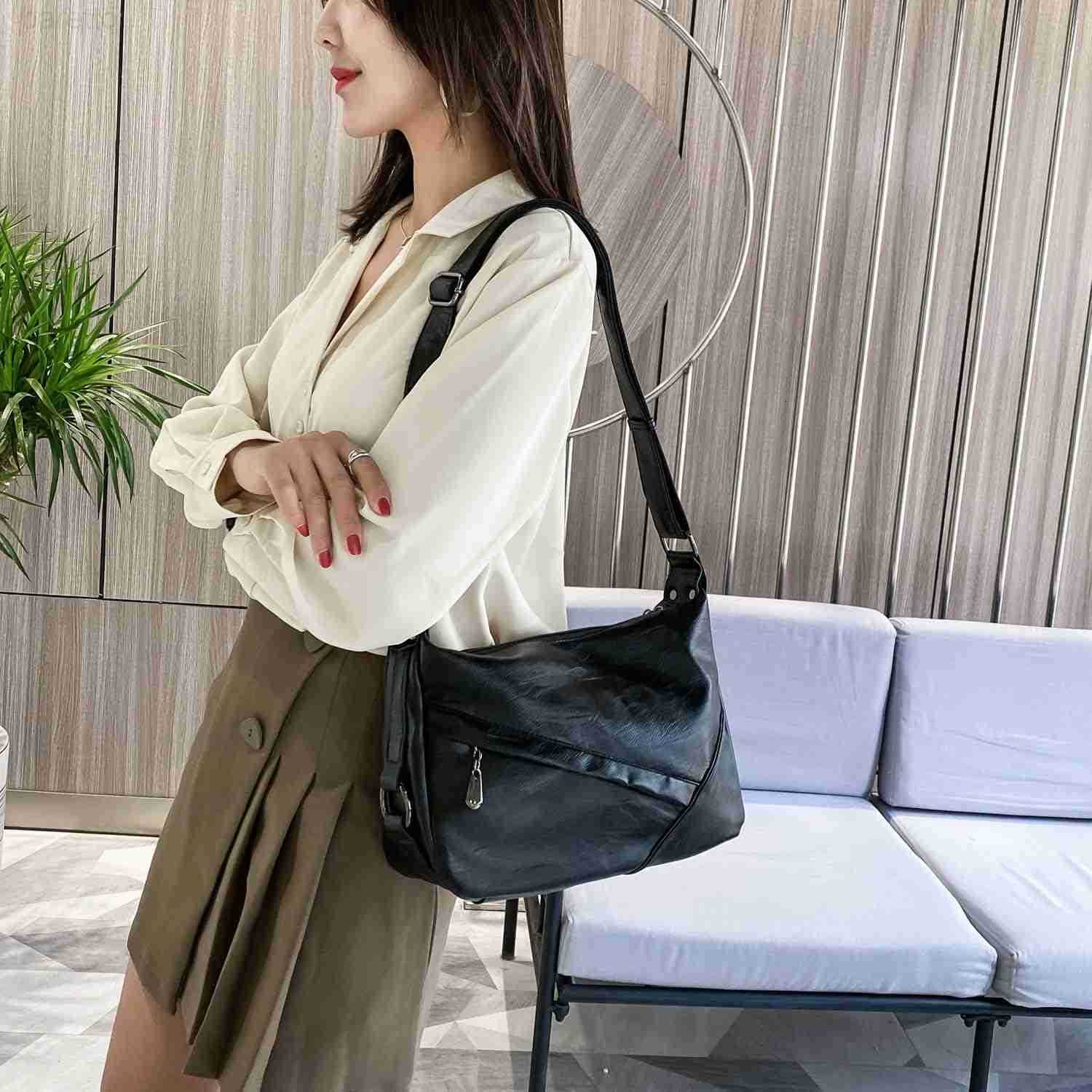 Womens Medium Retro Sling Shoulder Bag from Soft Faux Leather Handbag M250904