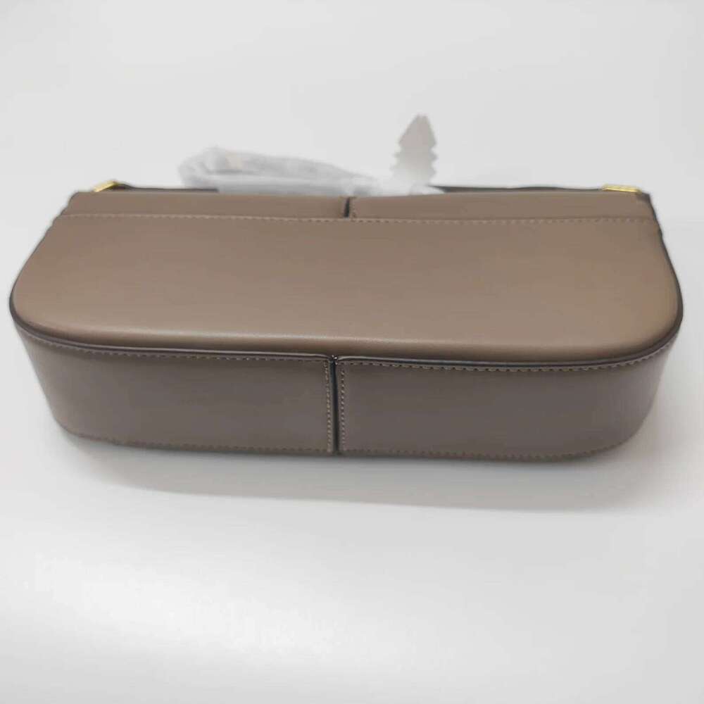 2025 Fashionable One Shoulder Underarm Cowhide Commuting Handbag, Casual and Simple French Stick Bag