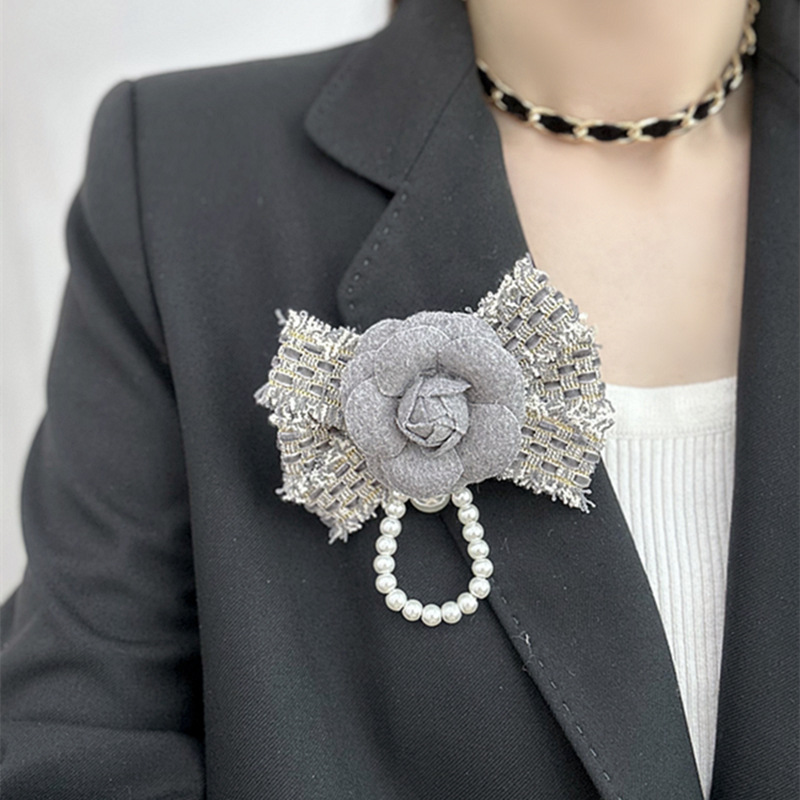 Korean Fabric Art Bow Tie Brooches Camellia Flower Crystal Pearl Tassel Lpael Pins Shirt Collar Fashion Jewelry Gifts for Women