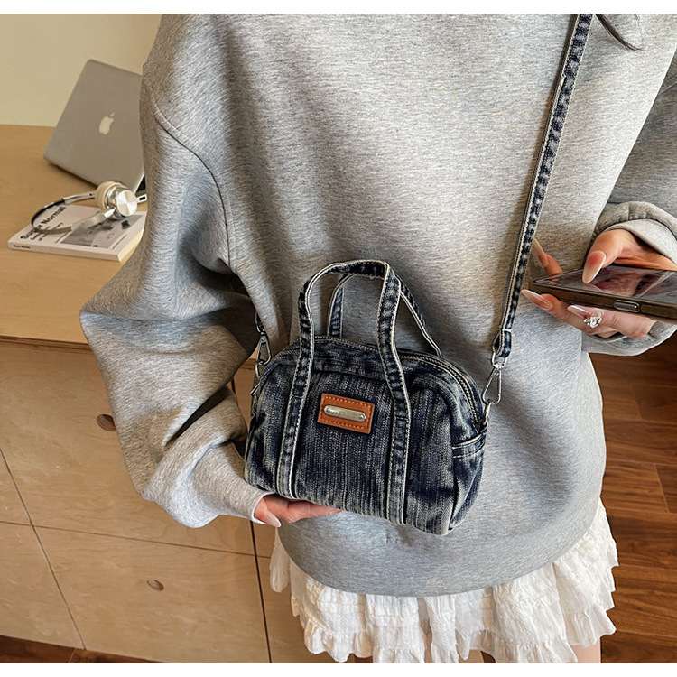 2025 autumn new Korean style denim elegant niche design crossbody bag Korean version light luxury fashion designer shoulder bag