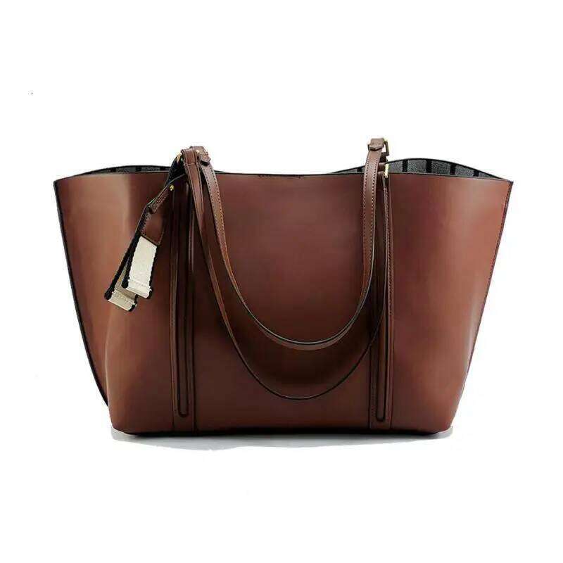 Light And Fashionable New Large Capacity Single Shoulder Women For Outdoor Travel Shoppers Hand-held Tote Bag Trendyluxury bag tote bag