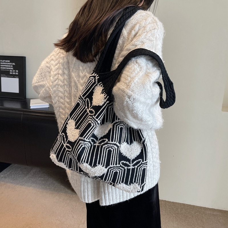 2025 autumn new large capacity niche design versatile fashion elegant handbag fresh and simple designer shoulder bag