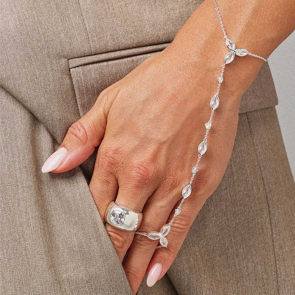 Gold Plated Hand Chain for Women White Zircon Crystal Long Chains Finger Bracelet Girls Bride Wedding Jewelry Accories RingXJ250904