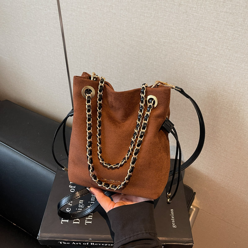 2025 autumn new niche fashion women's luxury handbag large capacity casual shoulder bag daily casual versatile high-quality essential shopping cr