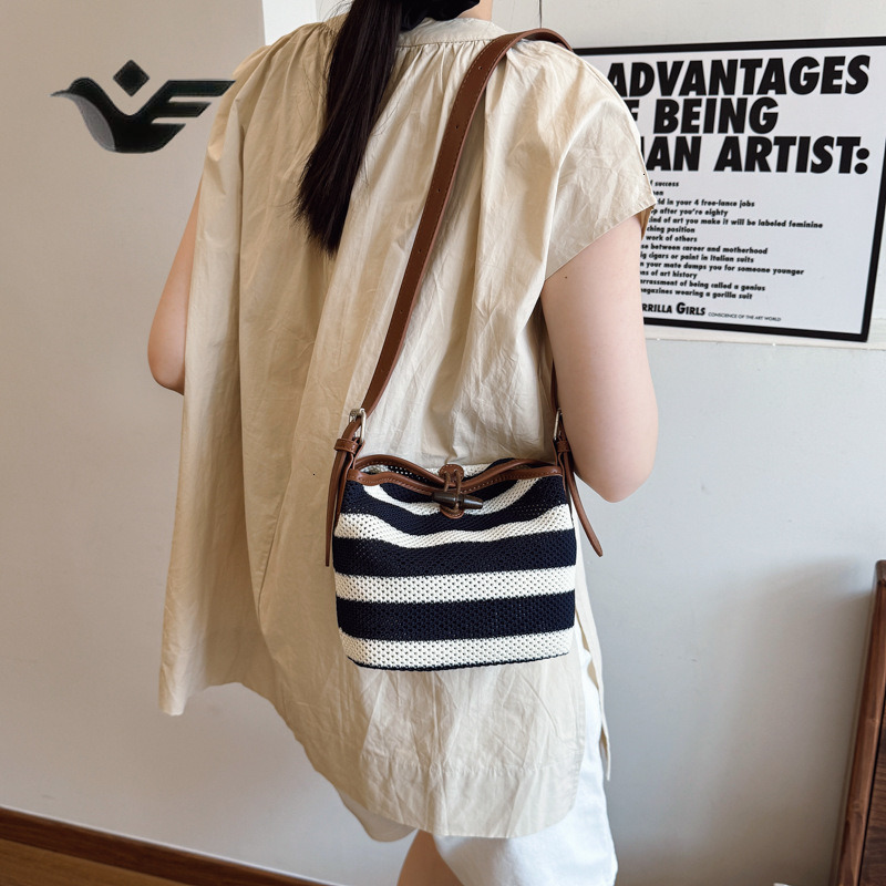 Feiyan Free Shipping New Designer Bag Luxury Shopping Bag Large Capacity Hollow Out Handheld Bucket Bag For Women Summer New High-end Casual Woven Sho