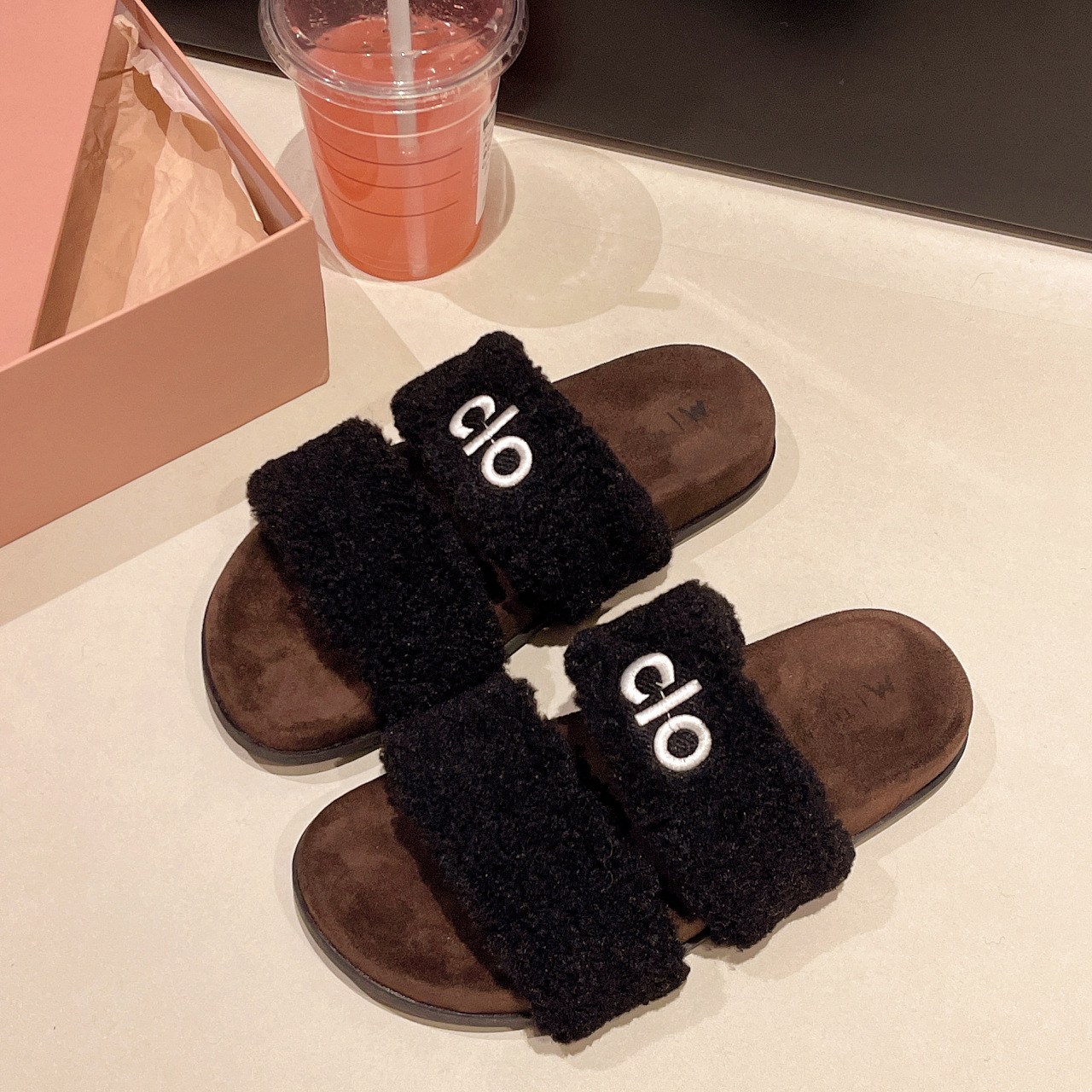 Hot new free shipping designer womens flat beige grey black green brown New winter versatile and fashionable warm slippers for outdoor wear