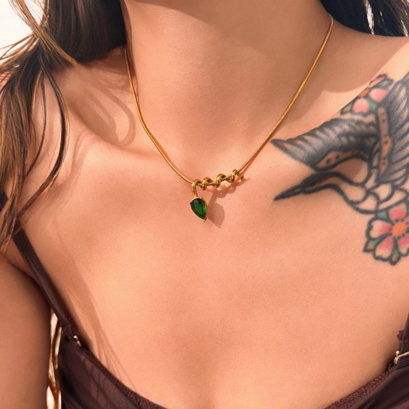 Designer Jewellery High Quality 18K Gold Plated Stainless Steel Boho Style Tear Zircon Necklace with Screw Motif for Special Occasions Textured Gift A