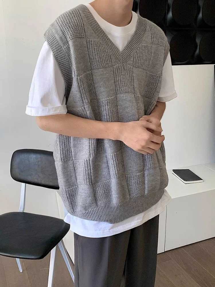 Sleeveless Knitted Sweaters for Men Black V Neck Waistcoat Man Clothes Vest 100 Pure Cashmere X S Wool Japanese Harajuku FashionXJ250904