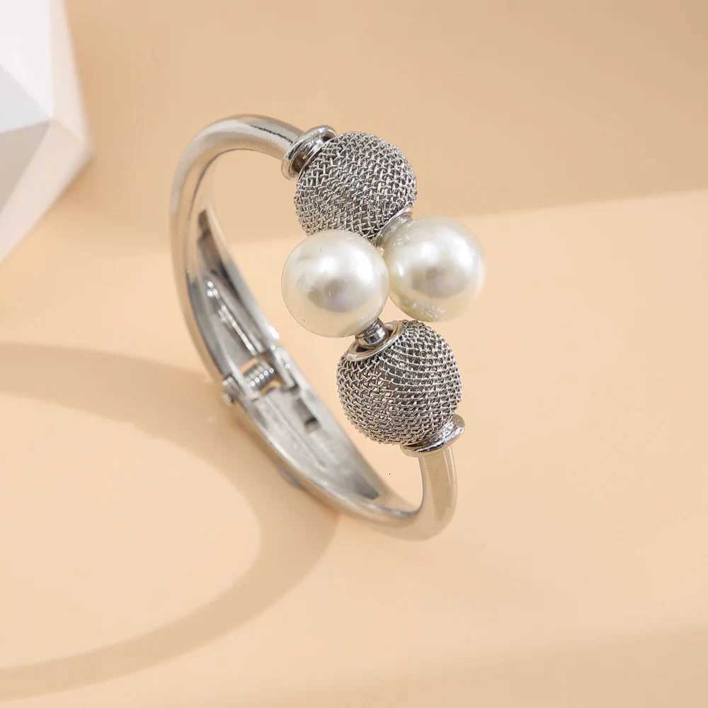Vintage Exaggerated Metal Mesh Net Bracelet Bangle for Women Geometric Round Pearl Ball Open Cuff Bangles Jewelry Gifts 2023 New Y250904