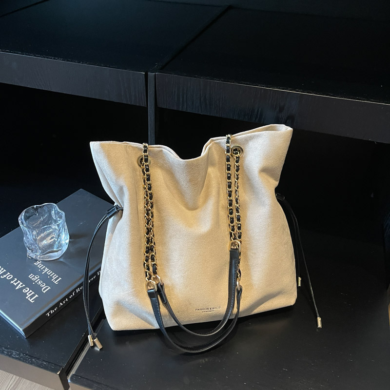 2025 autumn new niche fashion women's luxury handbag large capacity casual shoulder bag daily casual versatile high-quality essential shopping cr