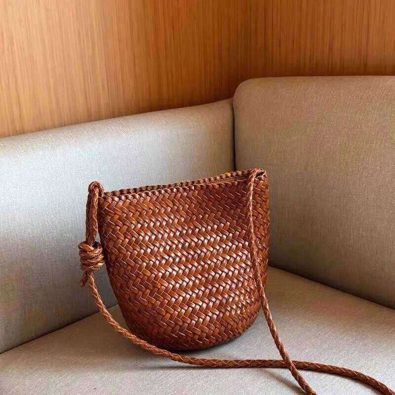 Designer Bags Handwoven Women's Oulder Crossbody Buet Bag Mat High-End Artificial Leather Faionable Casual Pure Color Hot Selling