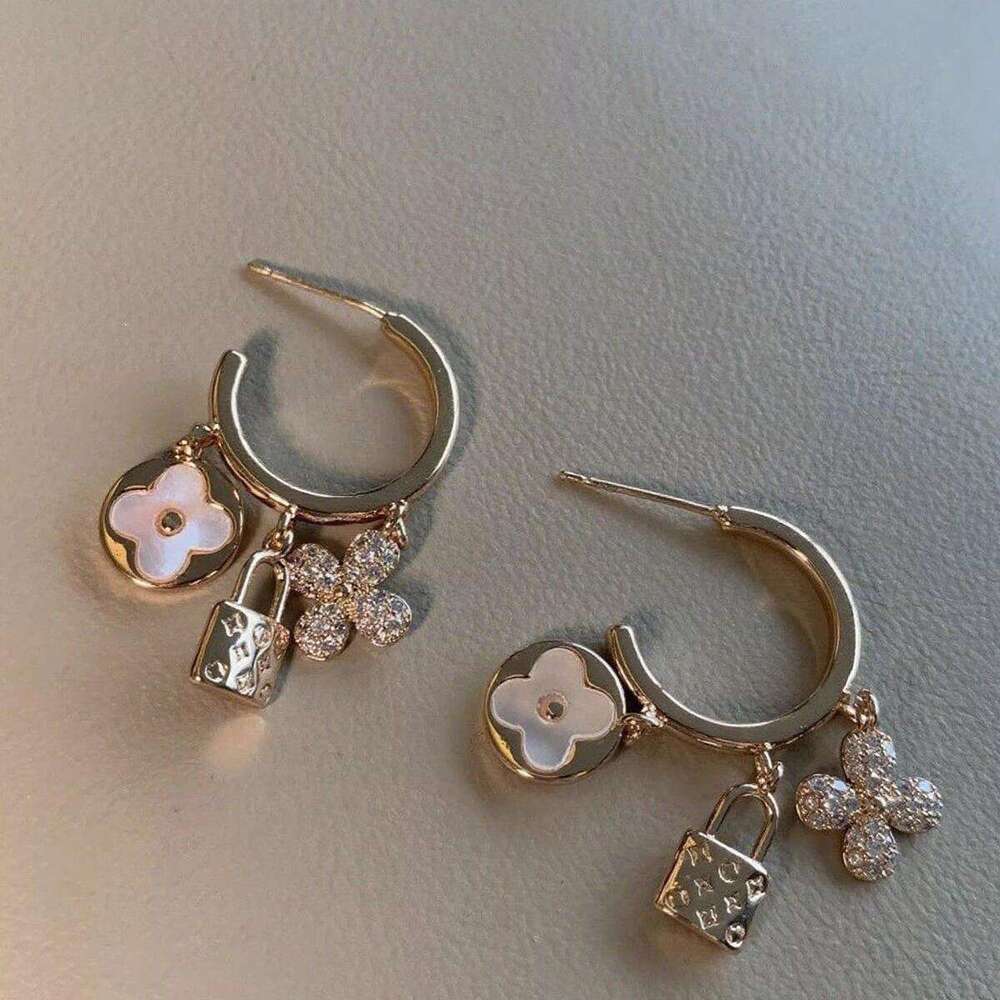 Multi-Pendant Tassel for Women, White Shell Lock Head, Sparkling Dia Flower Earrings, Four-Leaf Clover, Elegant High-End Design Earrings