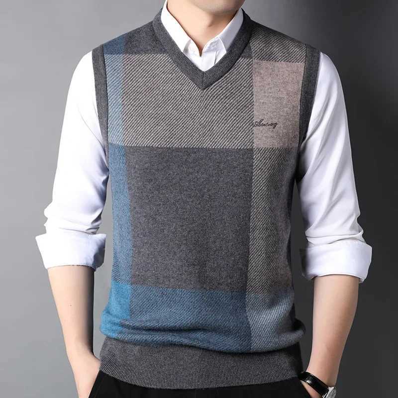 Mens Sleeveless Sweater Vest 100 Woolen Sweater Vneck Thickening Jacquard Plaid Autumn and Winter Warm Mens VestXJ250904