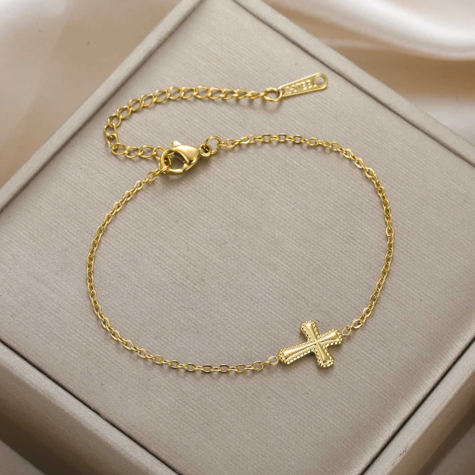 Cazador Cross Charm Bracelets for Women Stainless Steel Religious Christian Hand Bracelet Jewelry Birthday Gift 2025 Wholesale W250904