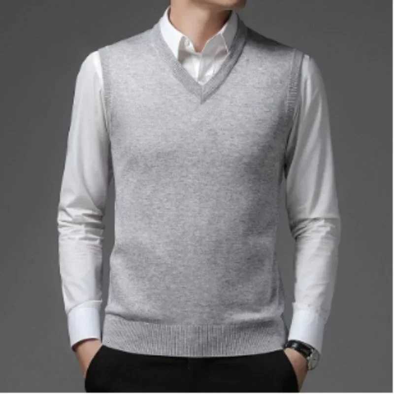 New Mens Autumn Highend Sweater Vest Vneck Warm Knit Sleeveness Mens Clothes Pullover TopsXJ250904