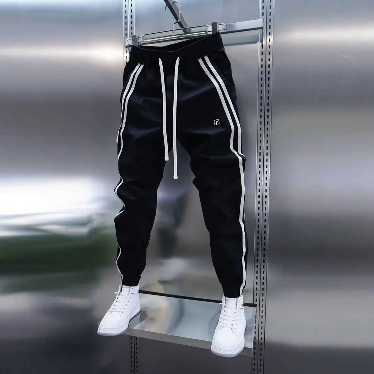 2025 New Mens Black Joggers Casual Pants High Street Sports Trousers Cotton 9Minute Sweatpants Fashionable Mens ClothingXJ250904