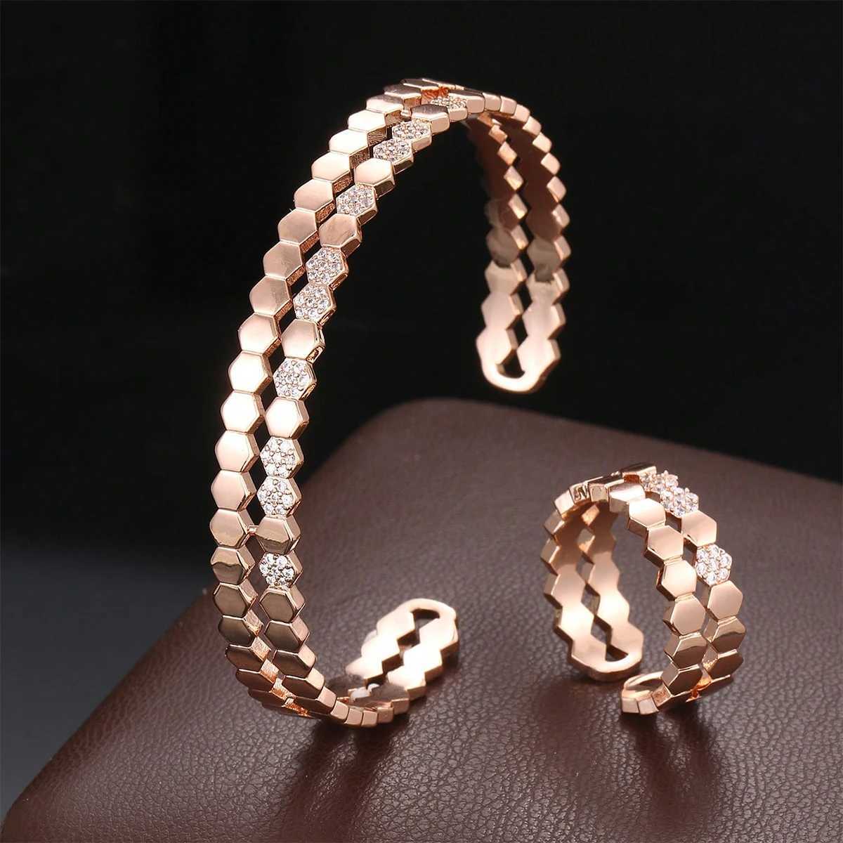2025 New Cubic Zirconia Geetric Bracelet and Ring Set for Wen Off Party Gifts for fFriends Jewelry Accories Y250904
