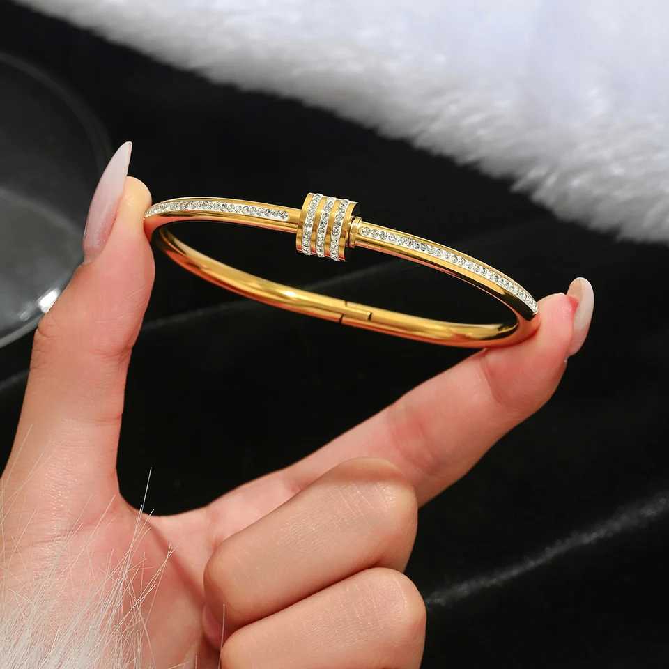 UILZ Europe And Hot Stainl Steel Lucky Bracelet Fashion Wens Bracelet Gold Bangles S250904
