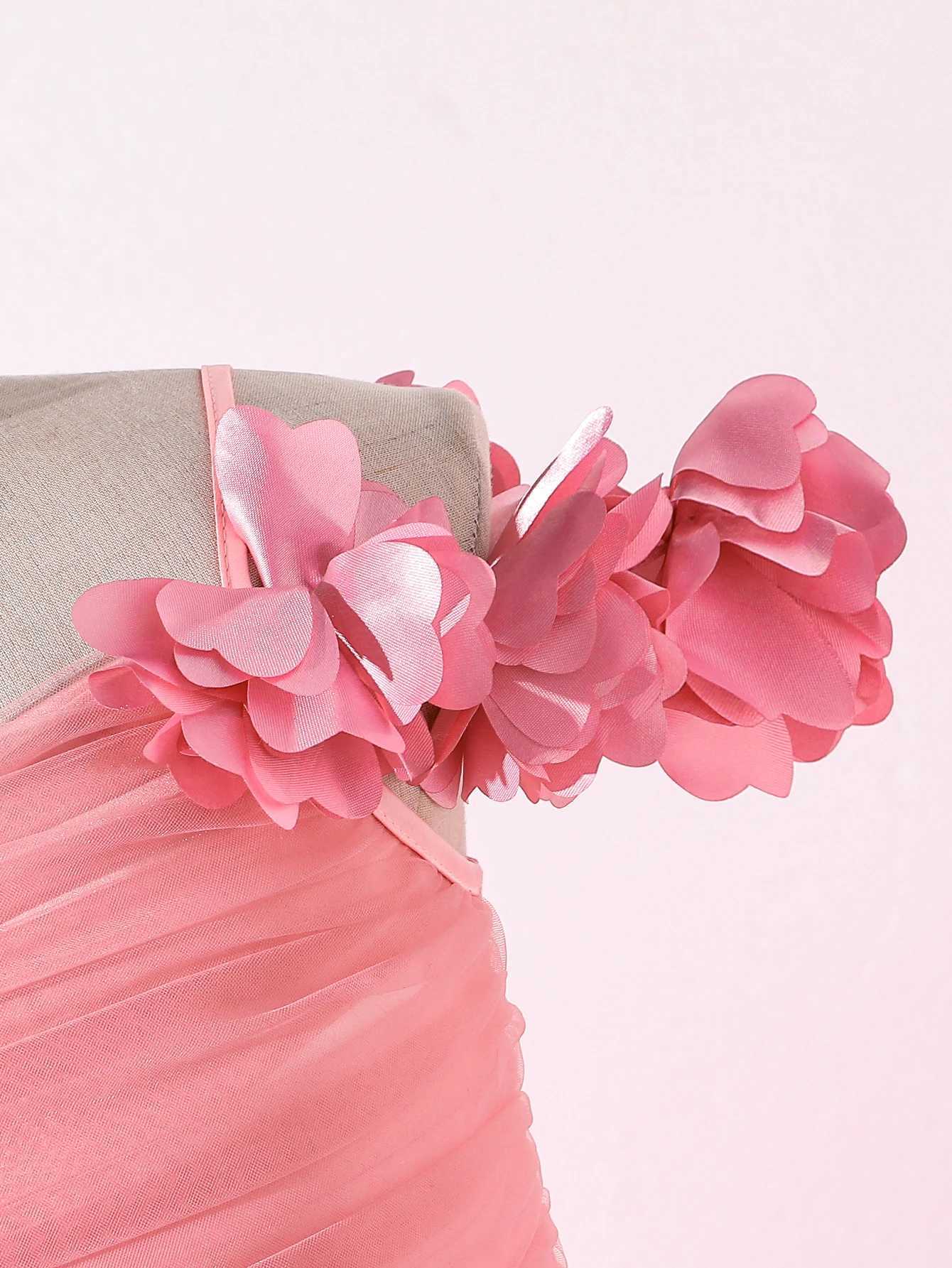 2025 New Childrens Birthday Dress 3D Flower Strapless Gown Childrens Stage Performance Outfit Flower Girl Princess Skirt Z250904