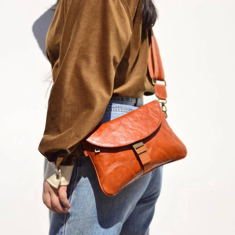 AETOO Leather small square women Europe and the United States fashion retro locking envelope bag trend crossbody shoulder ba