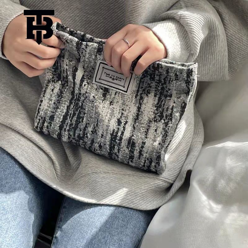 TB BHULAMTE Original Niche Design Black and White Elegant Jacquard Canvas Makeup Designer s bag Bag Artistic Retro Simple Elegant Floral Convenient Cl
