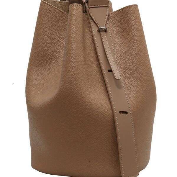 Women's 2025 New Large Capacity Niche Free shipping designer Design Single Shoulder Fashion Crossbody Bag