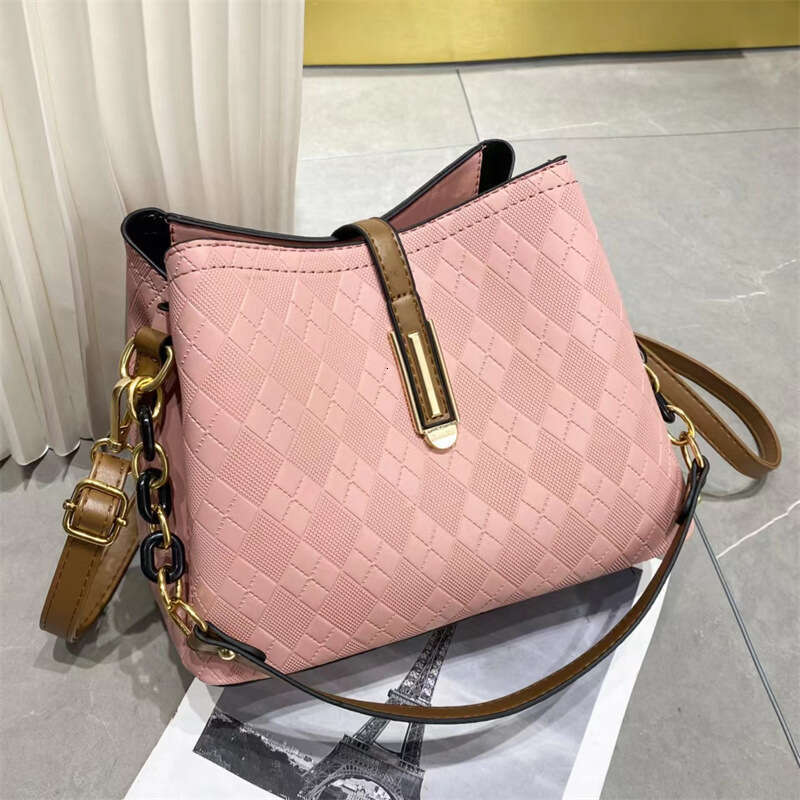 DHessentials Women's Quilted Tote Bag Large Capacity Handbag Dual Strap Vintage Crossbody Purse Unique Stylish Bucket Bag