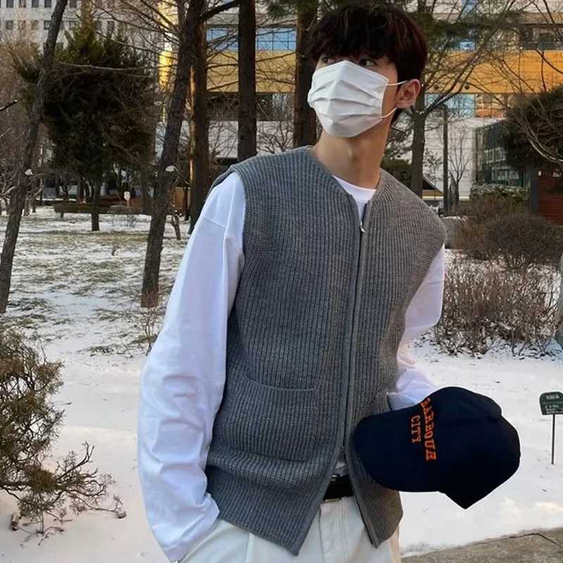 Knitted Zippers Cardigan Sweater Vest Men Sleeveless Casual Loose Streetwear O Neck Solid Color Coat Luxury ClothingXJ250904