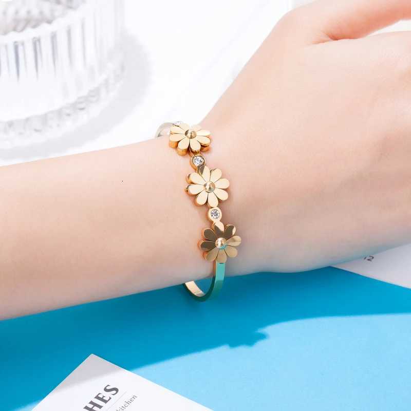 ute Crystal And z Chrysanthemum She Bracelets Bangle Stainless Steel Spring Open Gold Color Bangle For Wen Brand Jewelry Y250904
