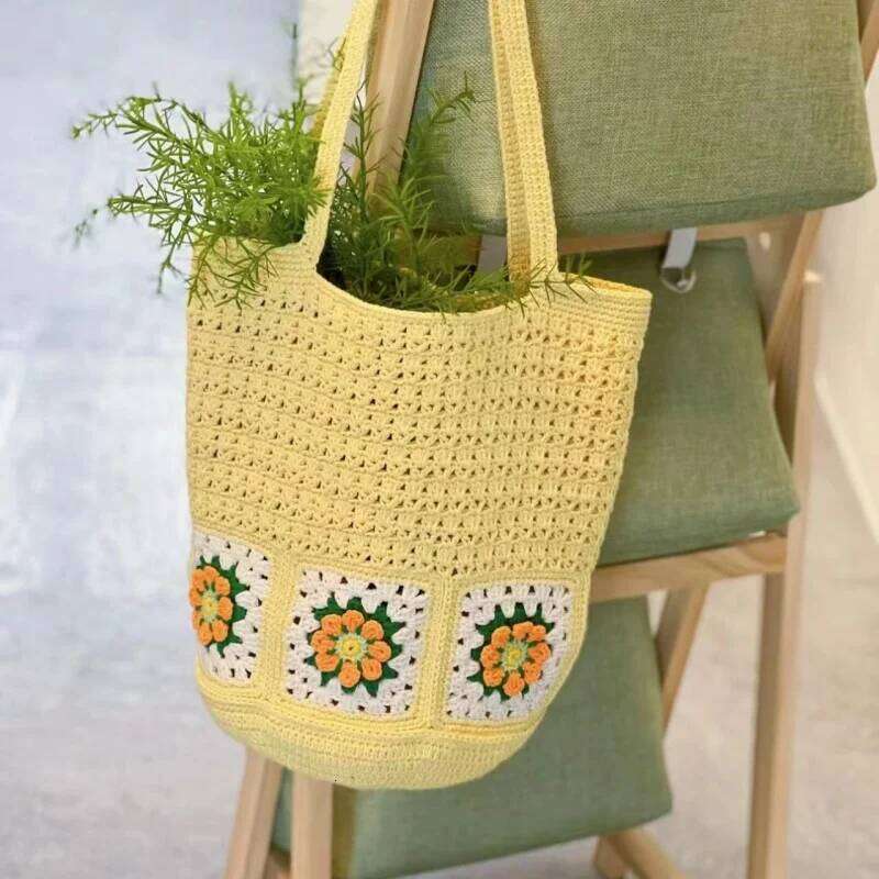 Handwoven shoulder grandmother grid splicing beach bag, leisure shopping bag with lining, large capacity, minimalist backpa