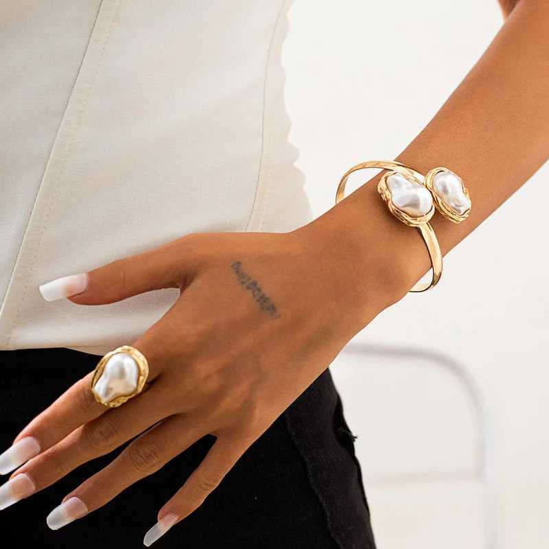 European And French Baroque Opposite Sex Pearl Bracelet Ring Set Retro Niche Womens Jewelry Gifts 2024 Y250904