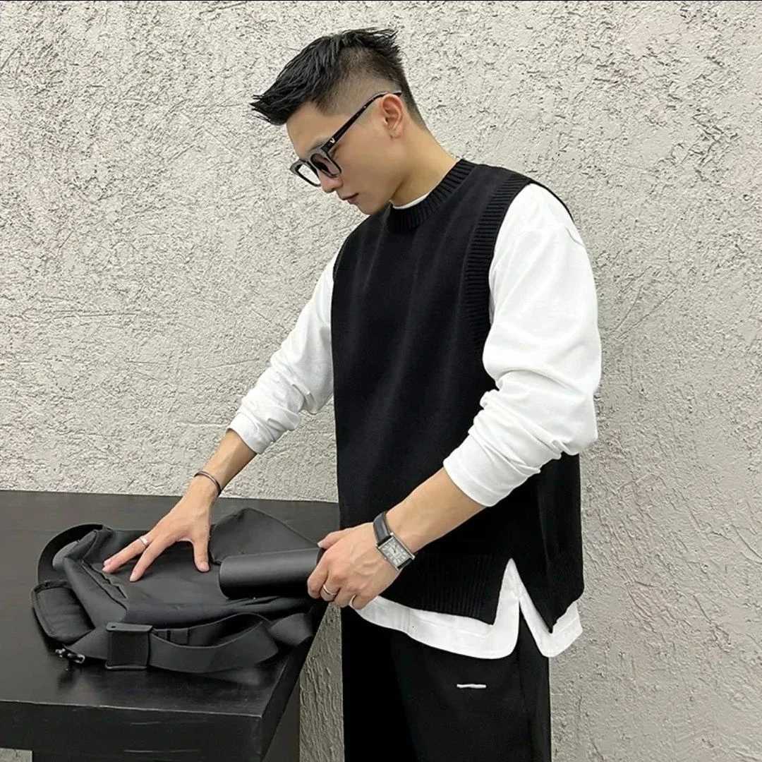 Round Collar Mens Clothing Waistcoat Business Sleeveless Black Vest Crewneck Knit Sweater Male Old Japanese Harajuku Fashion XXJ250904