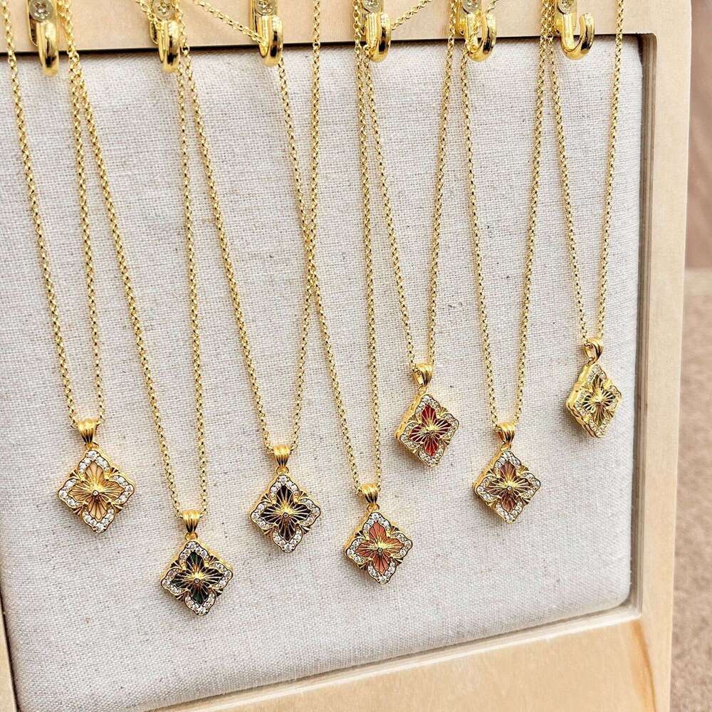 Brushed Four-Leaf Clover Necklace for Women 2024 New Double-Sided Clavicle Light High-End Sweater Chain Niche Accessories