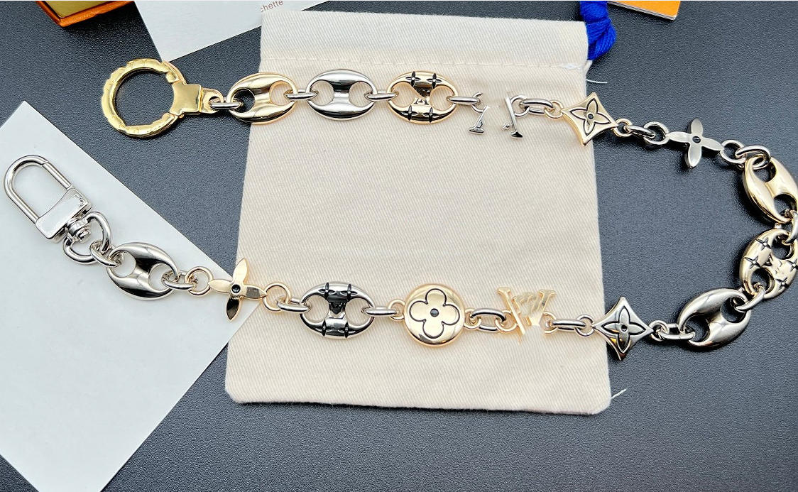 designer bagchain V letters women bag chain llavero Buckle jewelry bagchain Keyring chain Keychains box