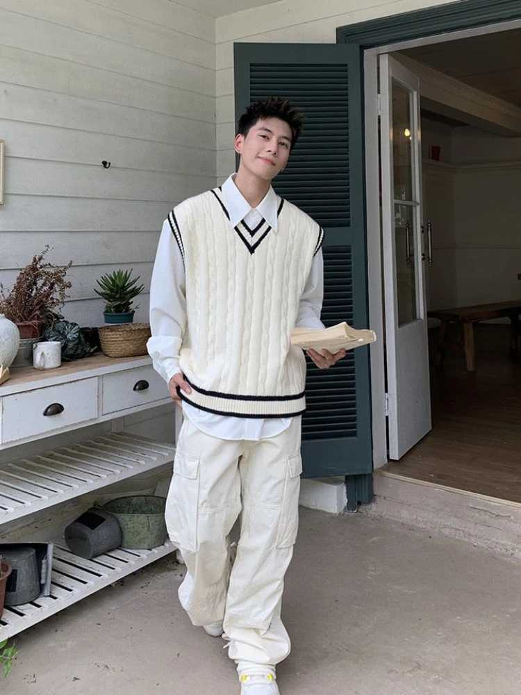 Knit Sweater Male Vest Sleeveless Aesthetic Mens Clothing Waistcoat V Neck Y2k Vintage Brown Korean 2024 Autumn Winter ClothesXJ250904