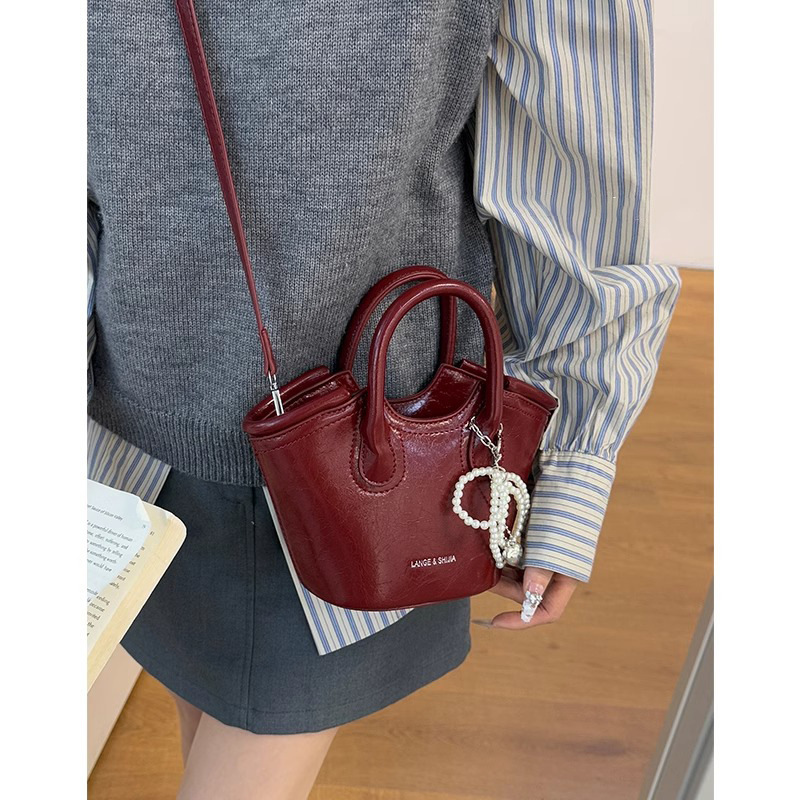 2025 autumn new light luxury niche design versatile fashion women's handbag elegant crossbody bag retro designer shoulder bag